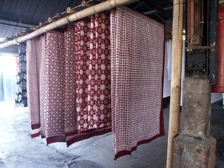 Tips Mencuci dan Merawat Pakaian Batik
