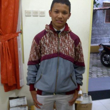 Mas Fahrizal, Pelajar Jogja yang suka Jaket Batik Pria Medogh